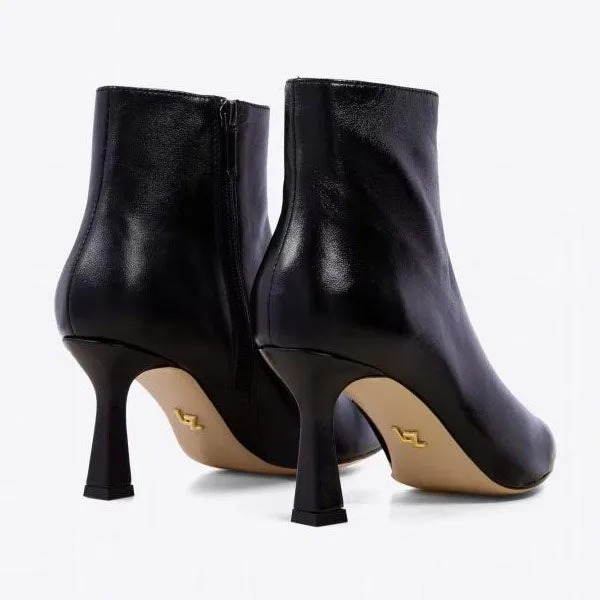 Antonieta Black Leather | Pointed ankle boot