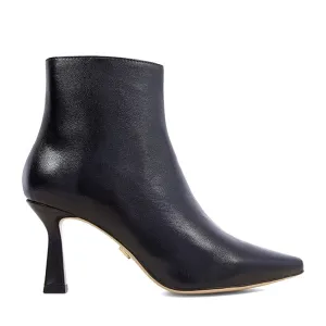 Antonieta Black Leather | Pointed ankle boot