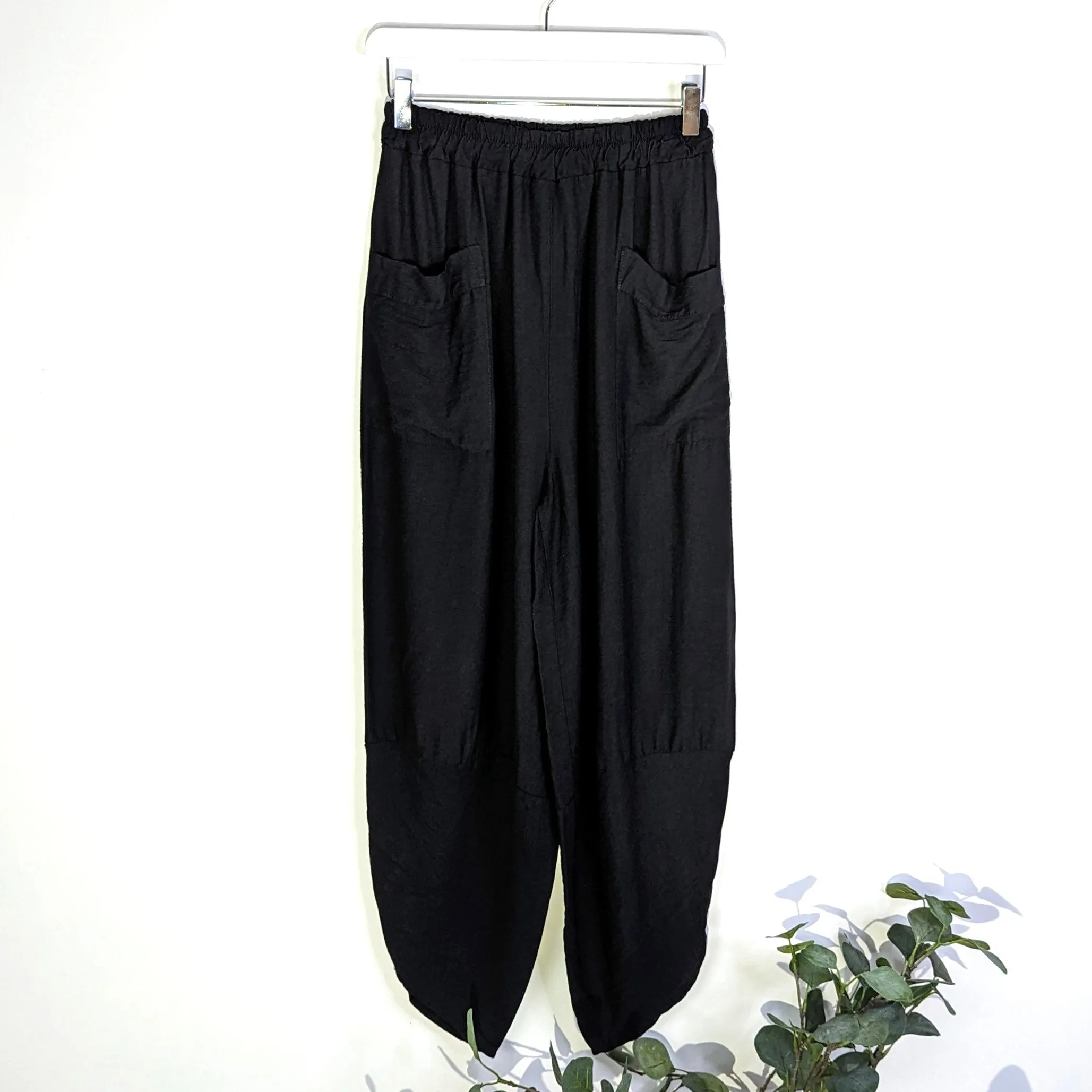 Light weight denim style relaxed trousers with front patch pockets (M-L)